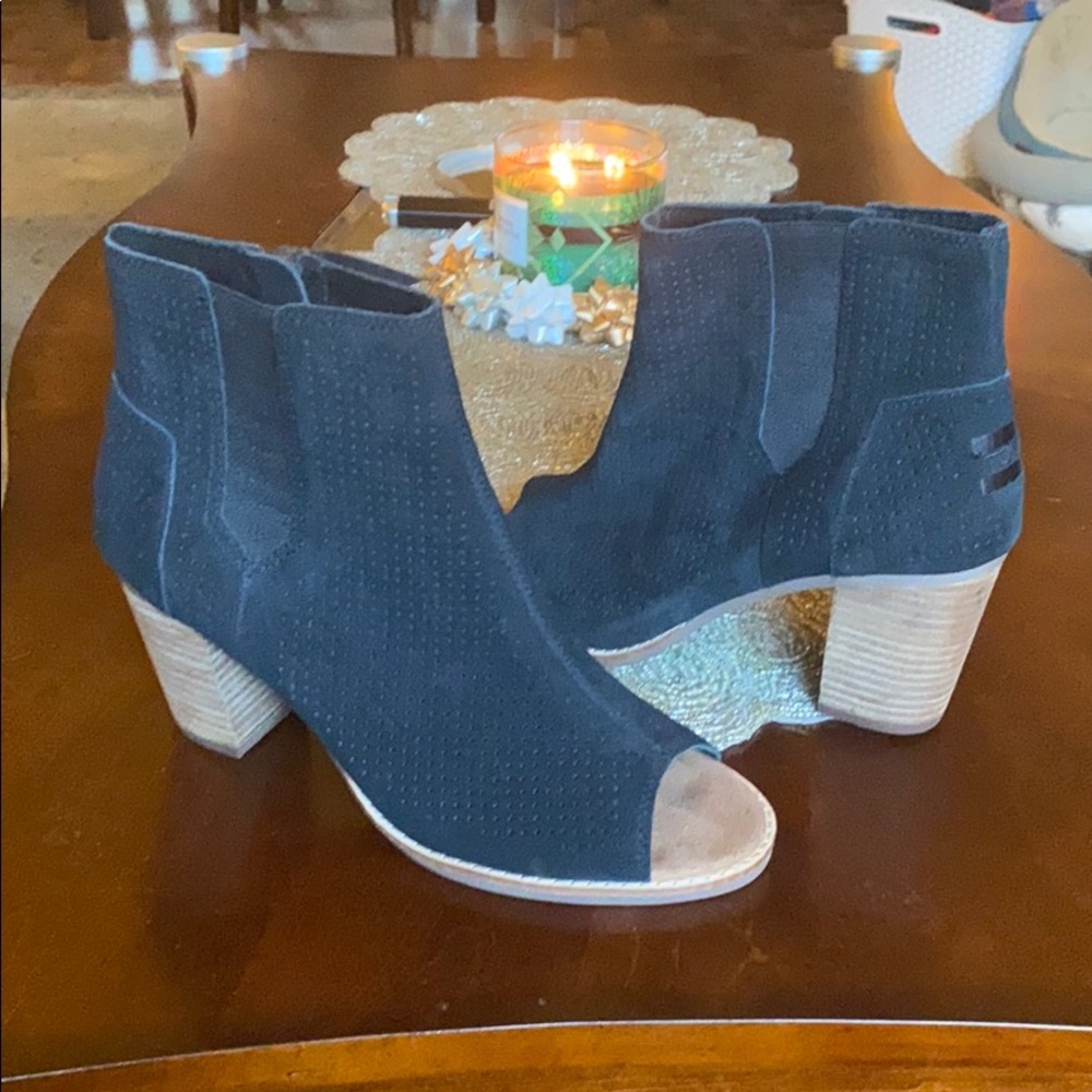 NWOT TOMS Peep-toe Booties - Size 9